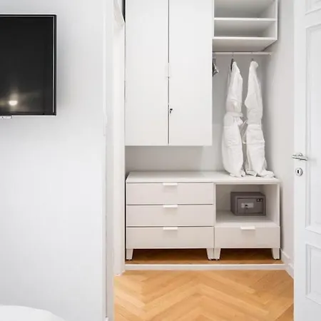 Lux White Rooms فندق مبيت وإفطار *