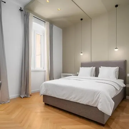 Lux White Rooms * سبليت
