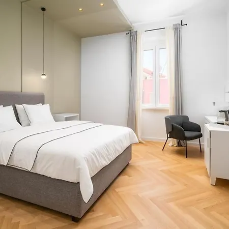 Lux White Rooms Bed & Breakfast *